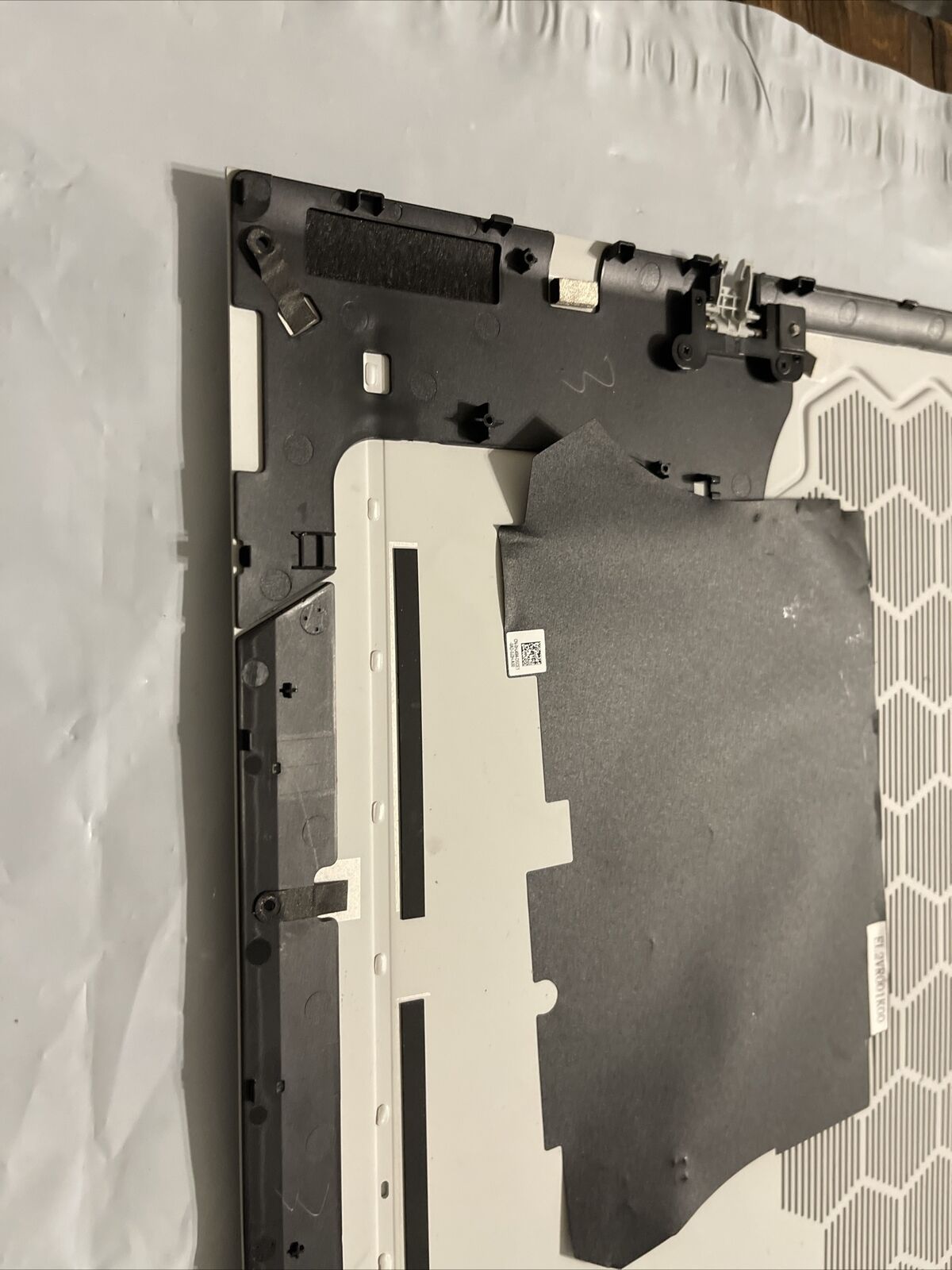 Genuine Dell Alienware M17 R3 Laptop Bottom Base HJ494 0HJ494 80MH0 080MH0 H4 b6