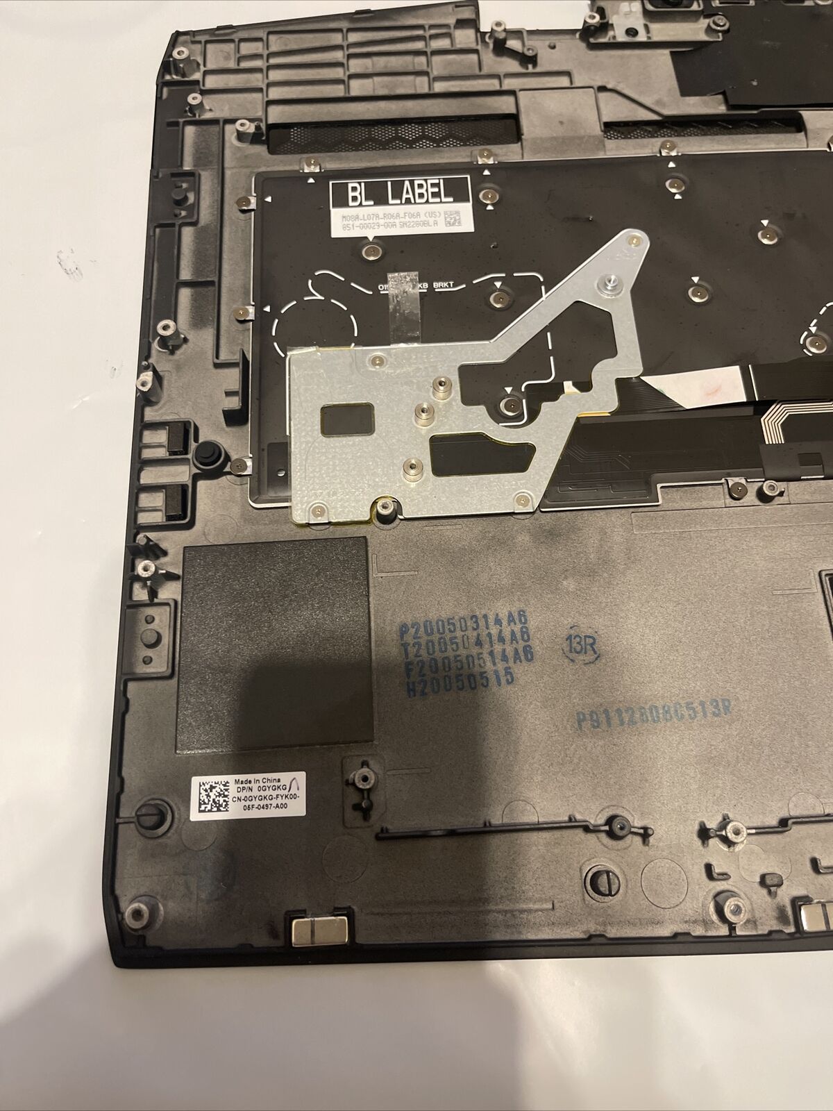 Genuine Dell Alienware M17 Laptop Palmrest Top Cover Assembly GYGKG 0GYGKG P4 T1