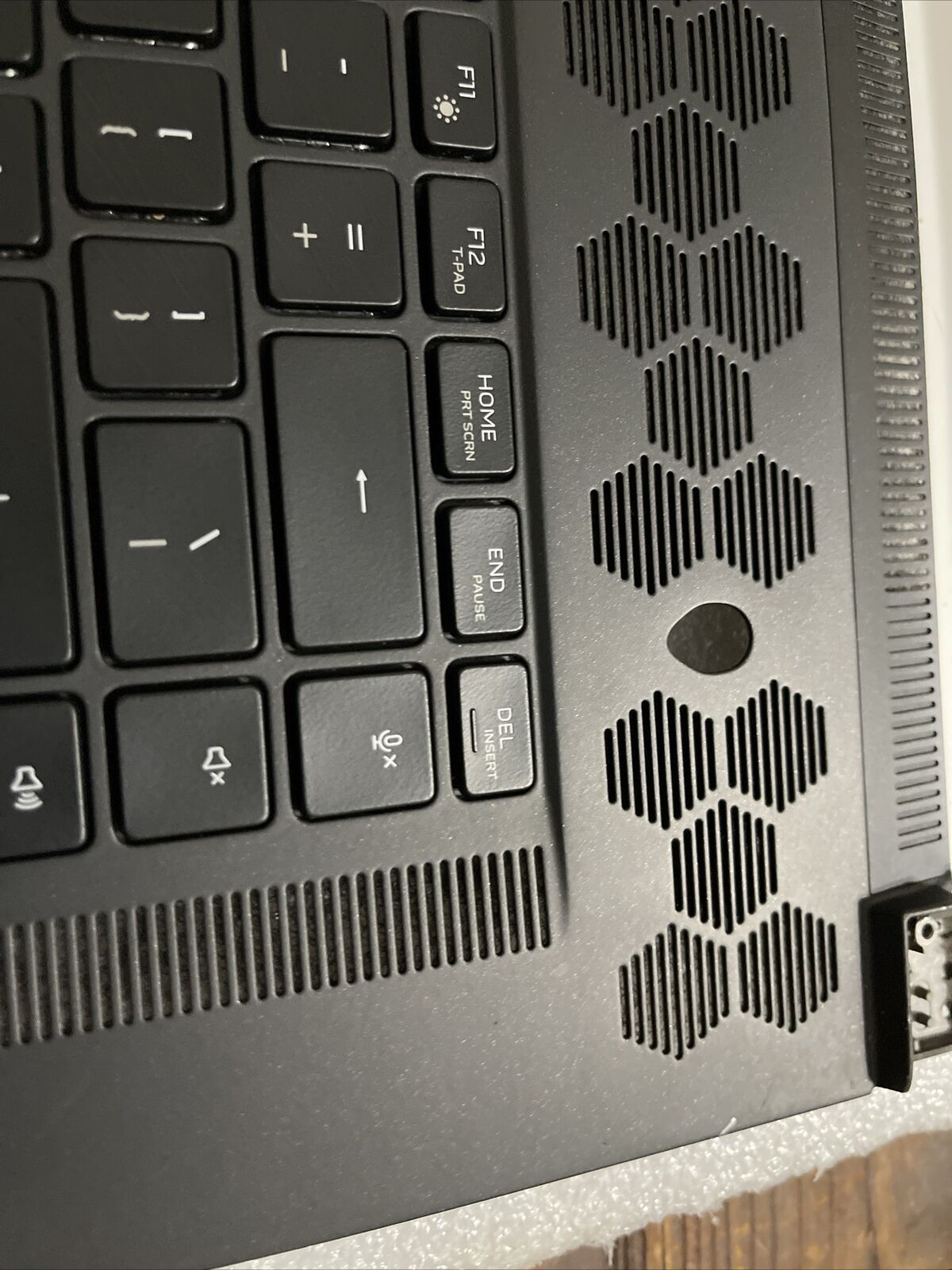 Genuine Dell Alienware X17 R2 Palmrest keyboard US English 718M9 0718M9 K6 P8