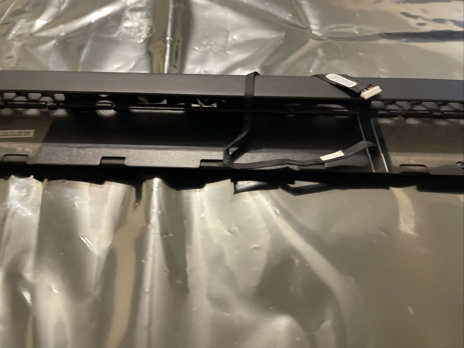 Genuine - Dell Alienware M15 R2 Black Hinges Cover P/N: 0NK1FG AM2KH000B02 NK1FG