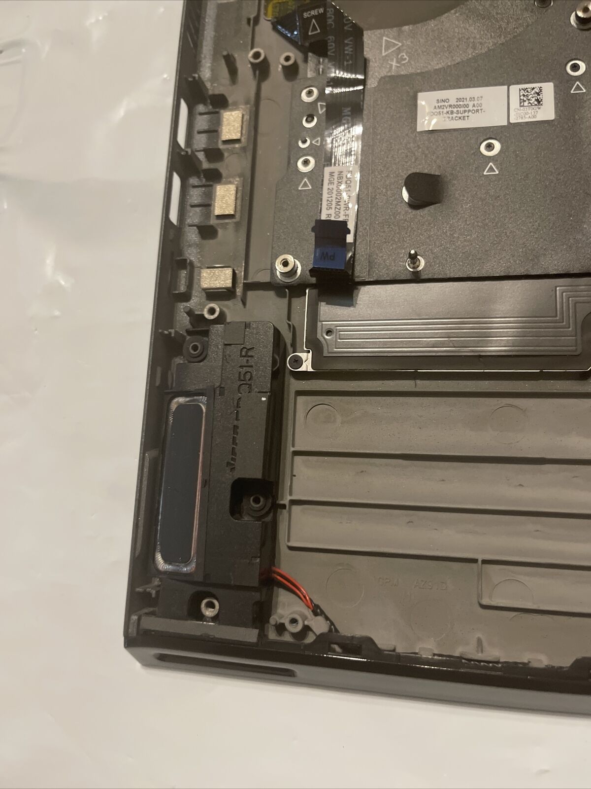 Dell Palmrest Keyboard Alienware15 M15 R3 Speakers/ extras 3DYGJ 03DYGJ P7 T3
