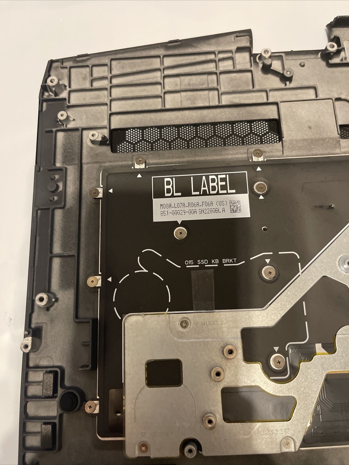 Genuine Dell Alienware M17 Laptop Palmrest Top Cover Assembly GYGKG 0GYGKG P4 T1