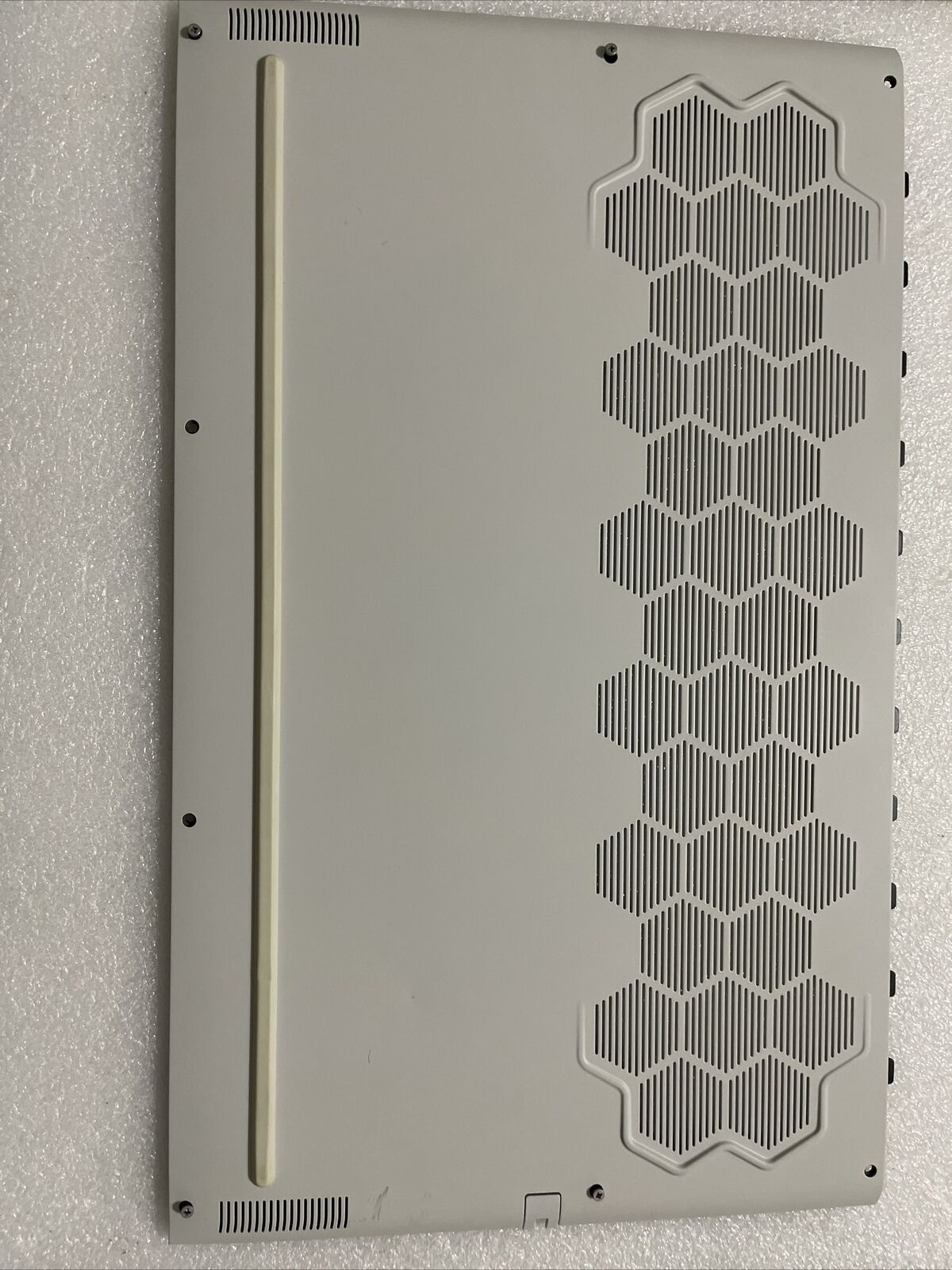 Genuine Dell Alienware M17 R3 White Bottom Base Back Cover 80MH0 080MH0 H1 E2 E1