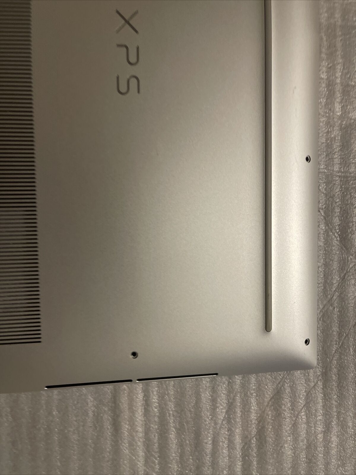 Dell  XPS 9500 15 Bottom Base Metal Cover W/Audio Port KVD7H DWT74 0DWT74 H4 C4