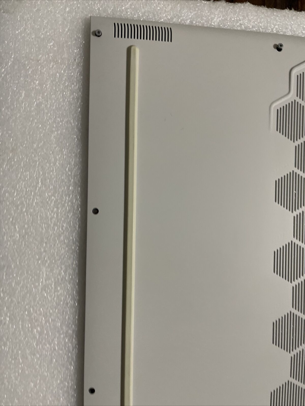 Genuine Dell Alienware M17 R3 White Bottom Base Back Cover 80MH0 080MH0 H1 E2 E1