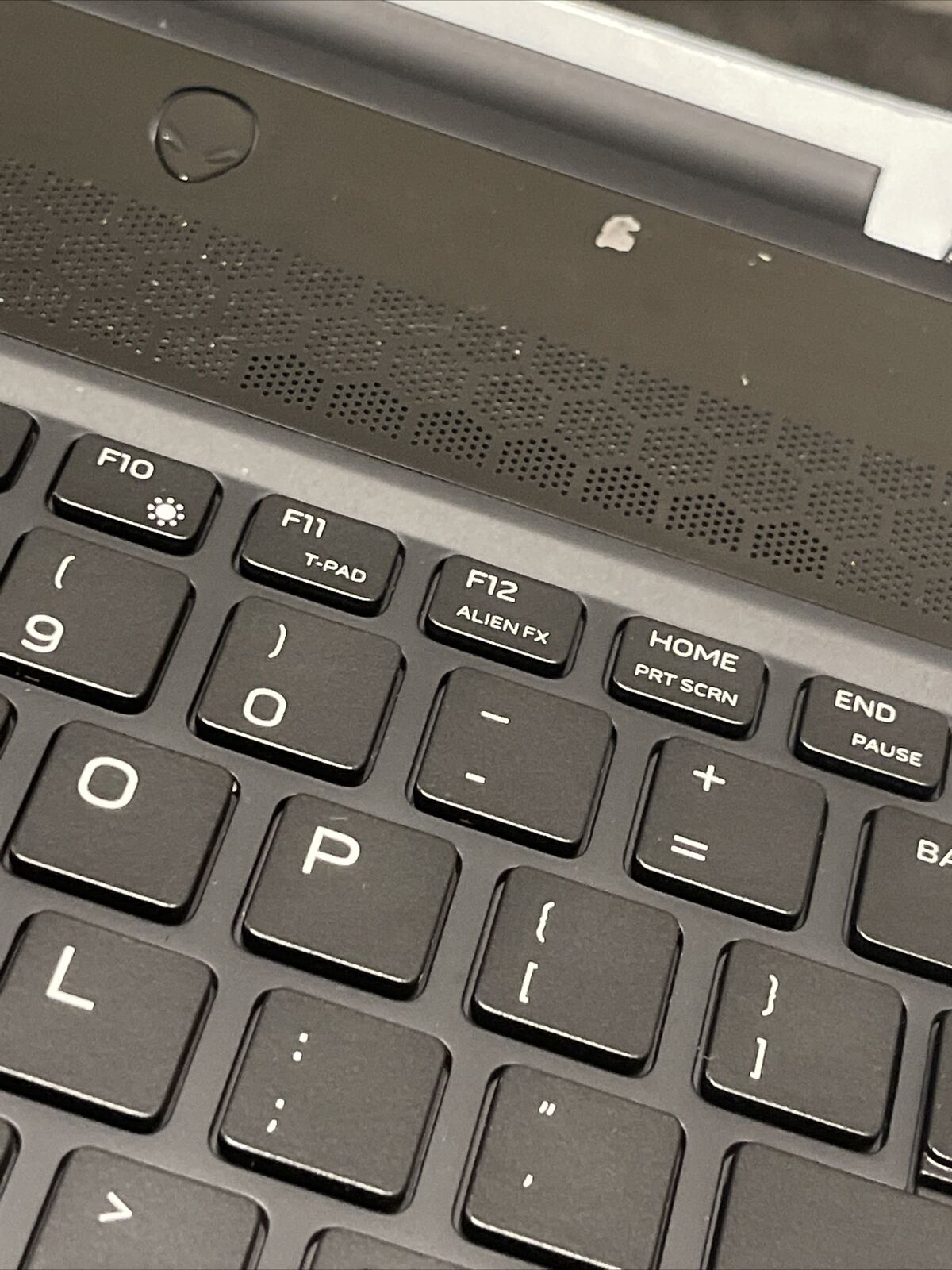 Genuine Dell Alienware M17 Laptop Palmrest Top Cover Assembly GYGKG 0GYGKG P8 T1