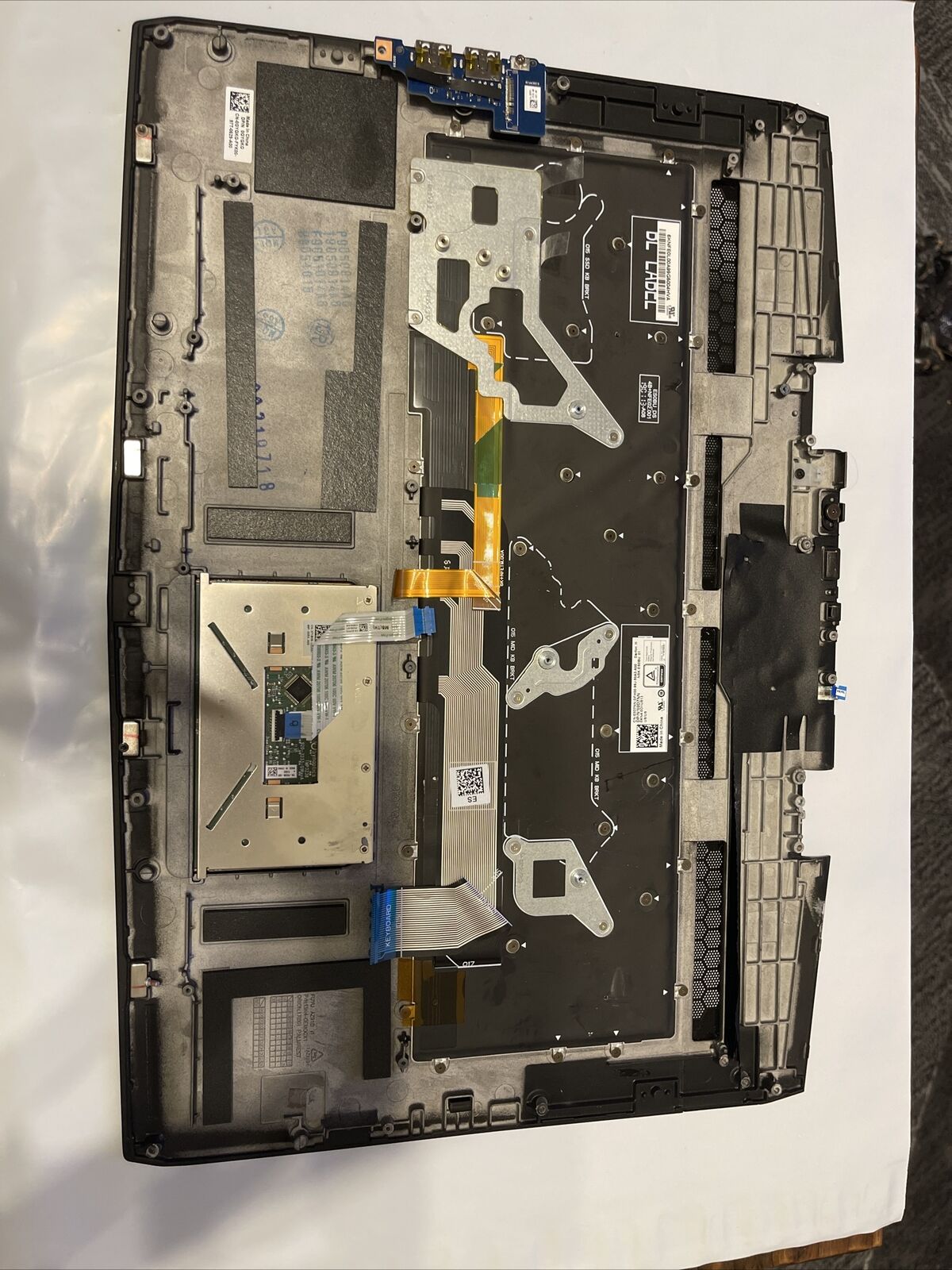 Genuine Dell Alienware M17 Laptop Palmrest Top Cover Assembly GYGKG 0GYGKG P4 T4