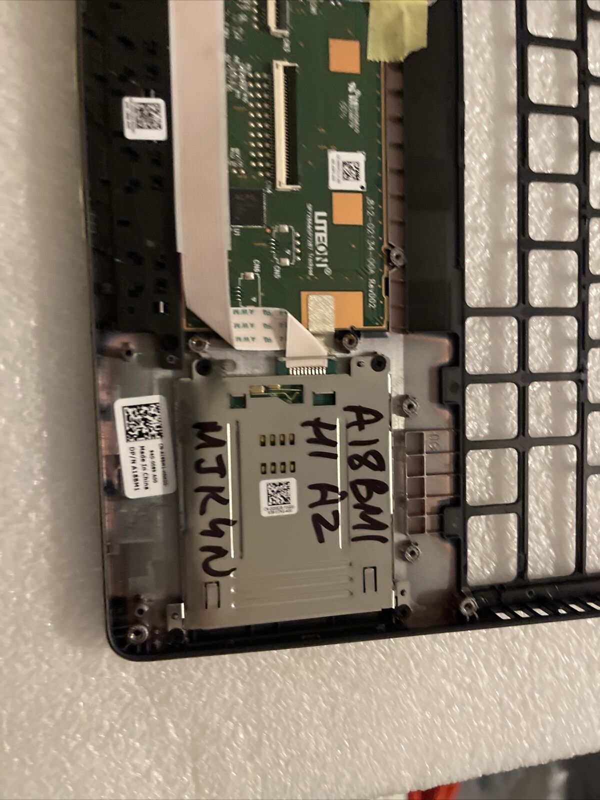 Dell Latitude 5501 Palmrest Touchpad Smart Card  Single Point MJK4N A18BM1 H1 A1