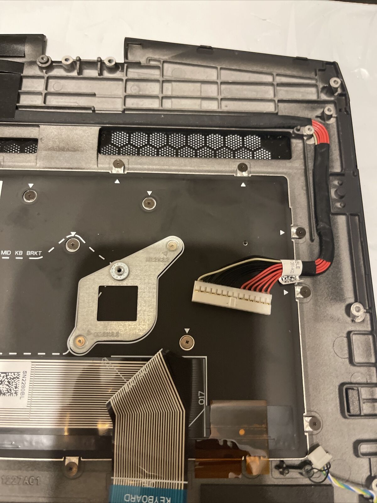 Genuine Dell Alienware M17 Laptop Palmrest Top Cover Assembly GYGKG 0GYGKG P8 T1