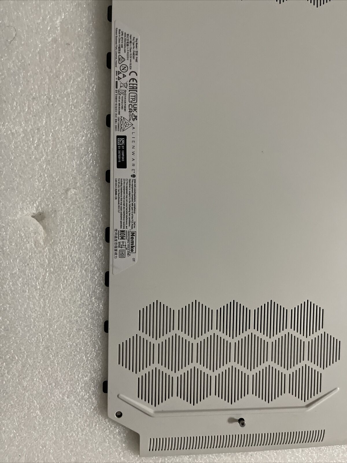 Genuine Dell ALIENWARE x17 R1 X17 R2 D White Bottom Base Back cover 94D11 H1 E1