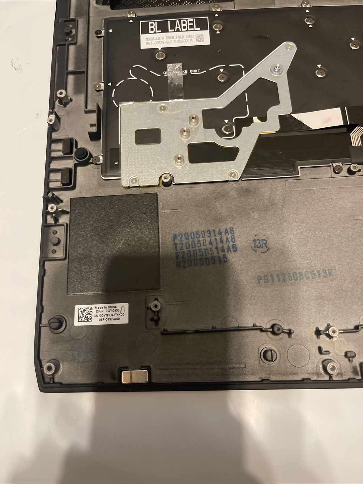 Genuine Dell Alienware M17 Laptop Palmrest Top Cover Assembly GYGKG 0GYGKG P4 T1