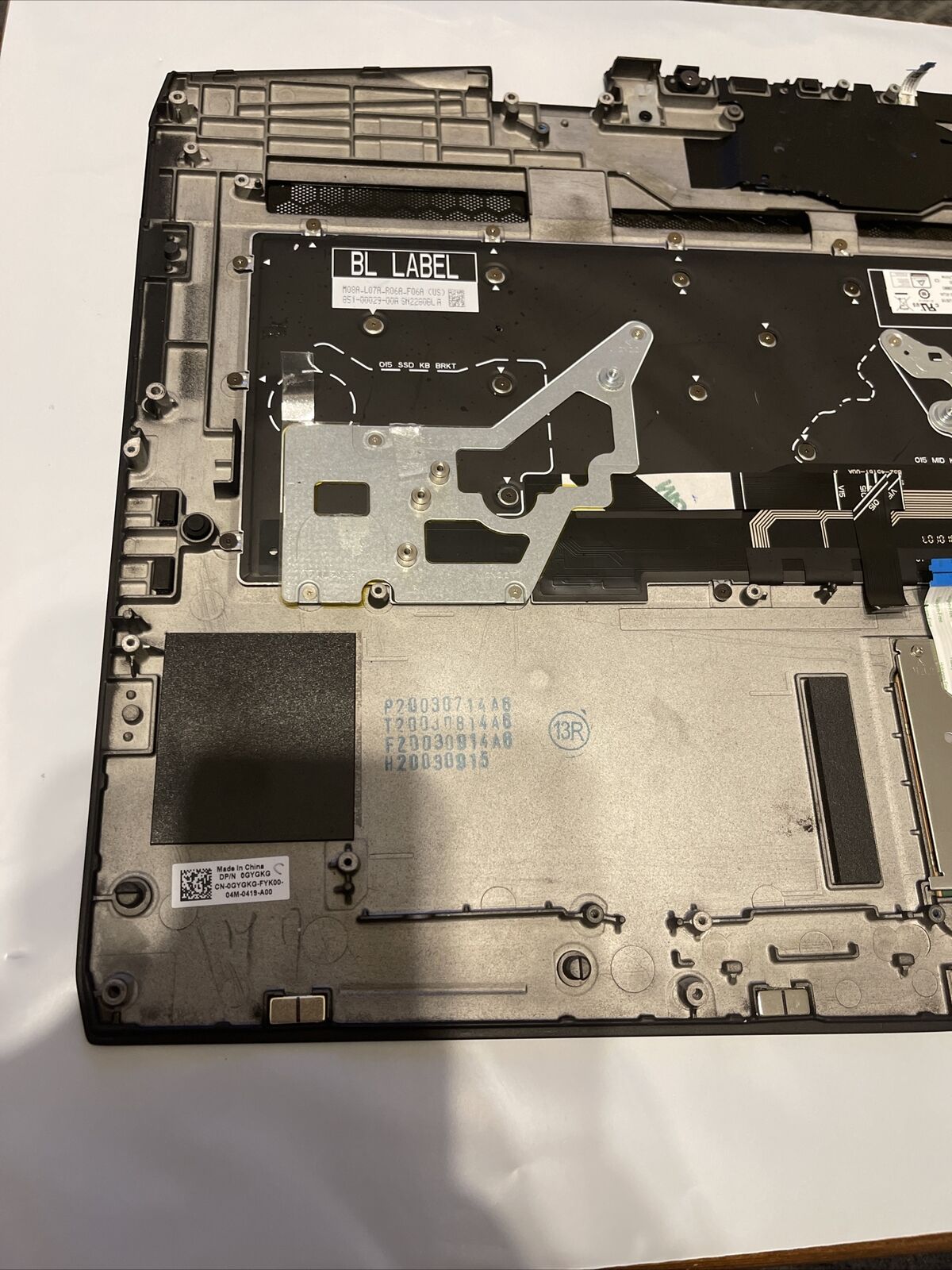 Genuine Dell Alienware M17 Laptop Palmrest Top Cover Assembly GYGKG 0GYGKG P4 T3