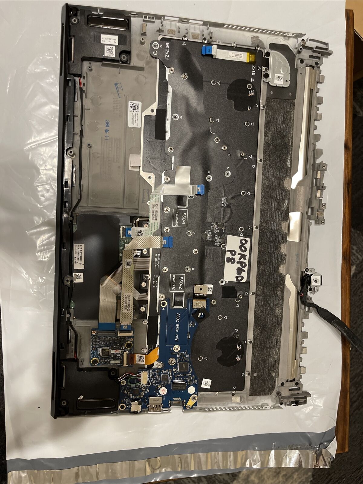 Dell Alienware M17 R3 Laptop Palmrest Lunarlight US Keyboard Speakers 00KP6D P8