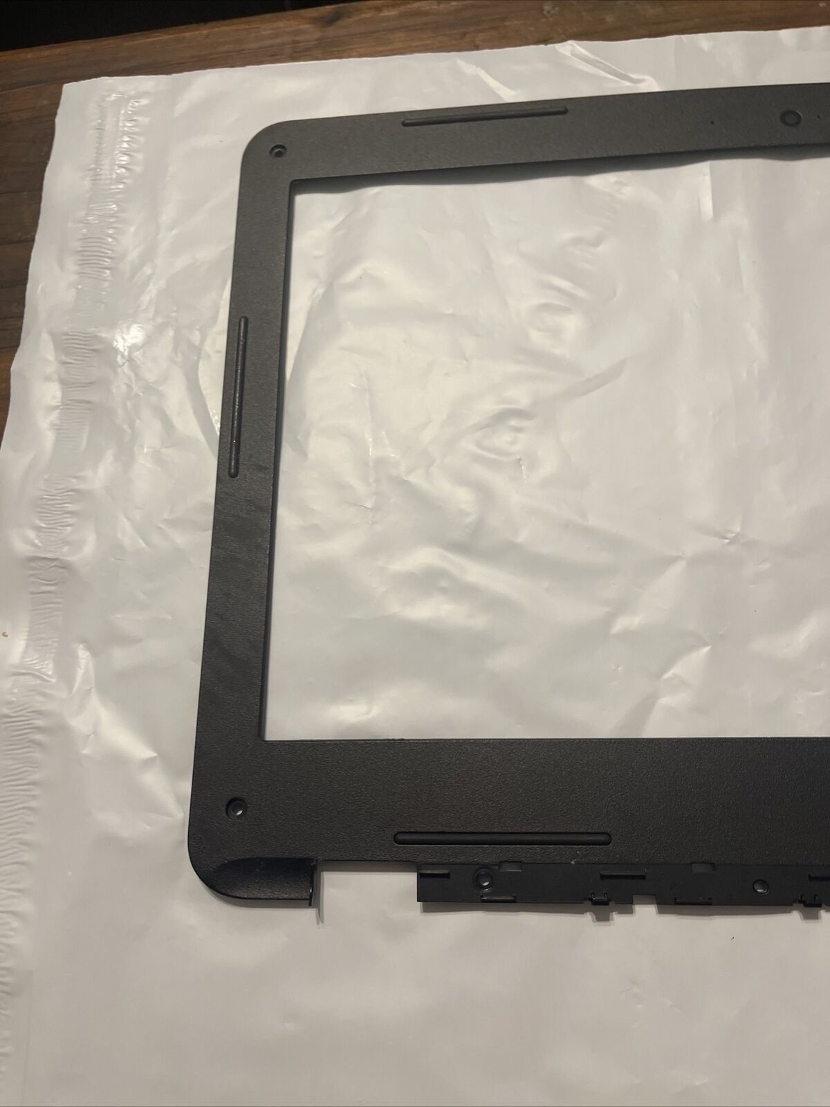 GENUINE Dell Latitude 3380 LCD Front Bezel w/ Webcam Port Black P/N 0C3NM N3