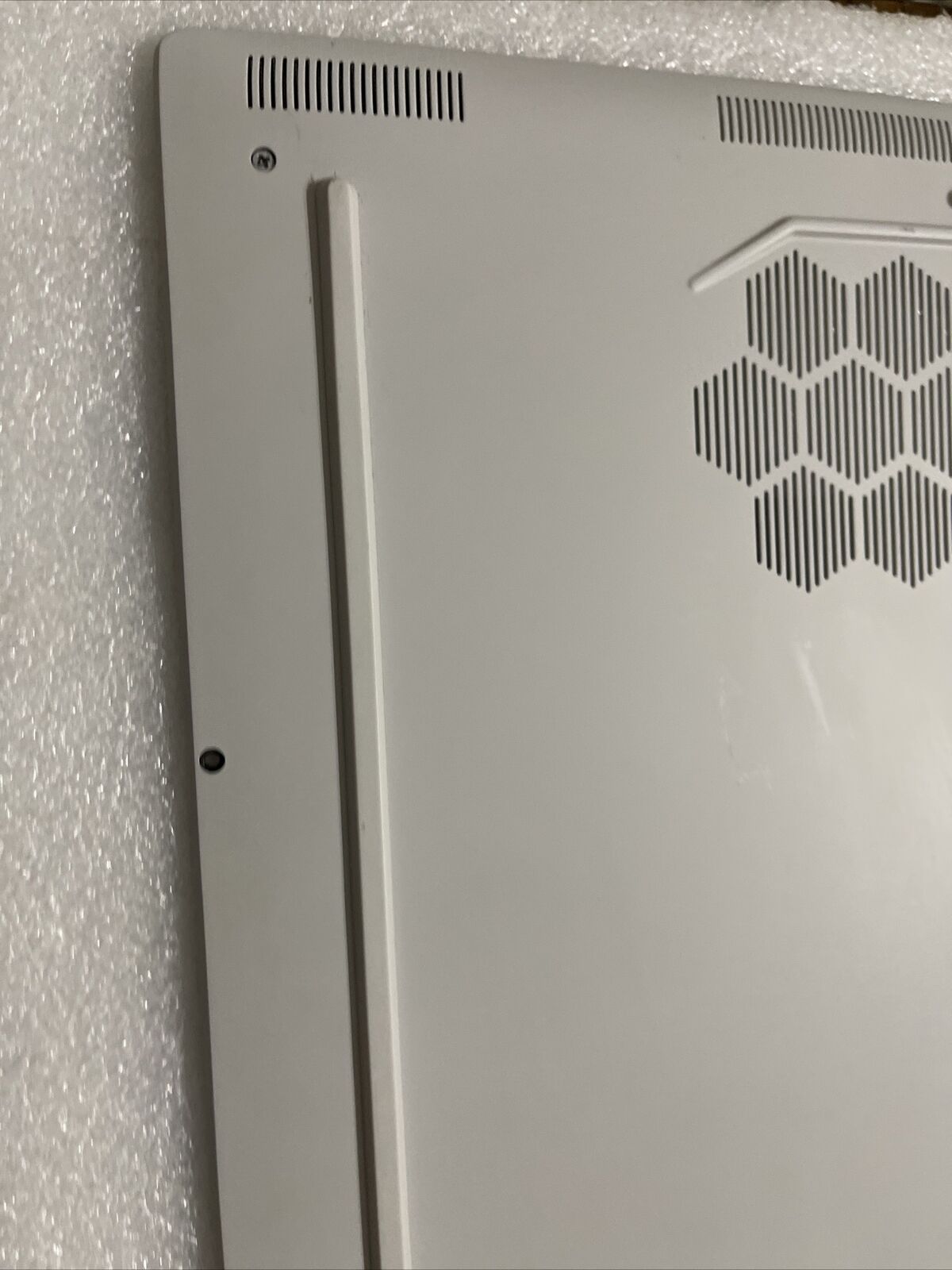 Genuine Dell Alienware X17 R2 Bottom Base Back Cover White 021FNV 21FNV H1 E2 E1