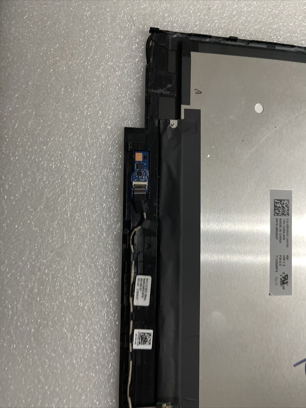 DELL LATITUDE 3310 2-IN-1 13.3 TOUCHSCREEN FHD RN9GF K2 S8 Broken Corner Plastic