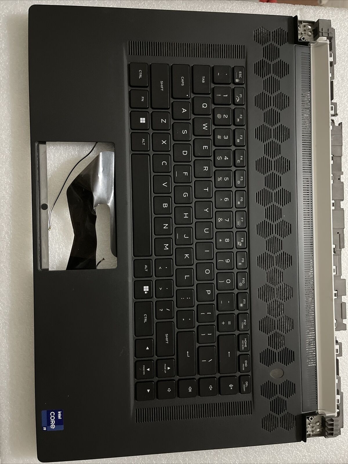 Genuine Dell Alienware x17 R2 US English Keyboard Palmrest 0346YC 346YC H2P2