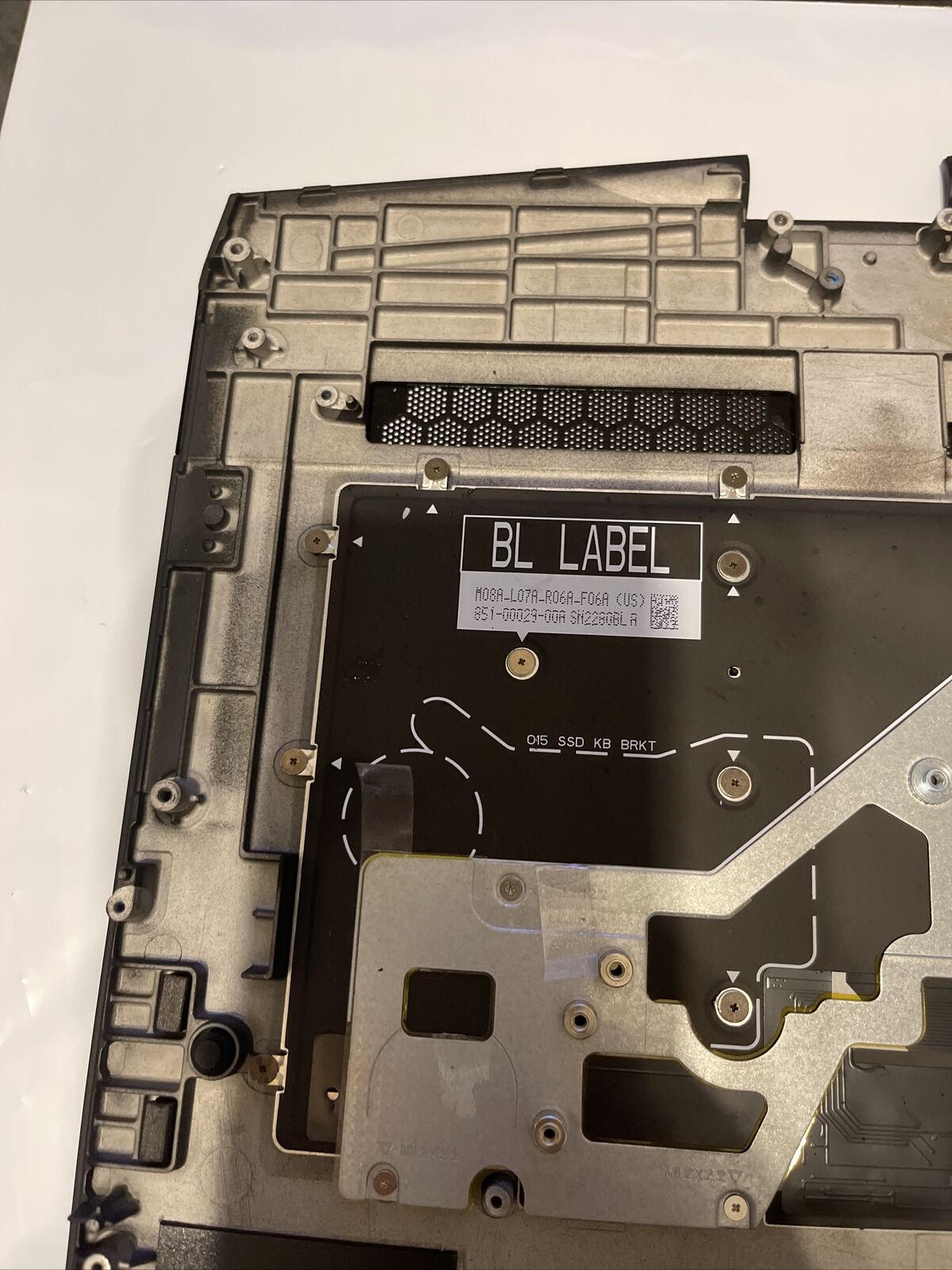 Genuine Dell Alienware M17 Laptop Palmrest Top Cover Assembly GYGKG 0GYGKG P4 T3