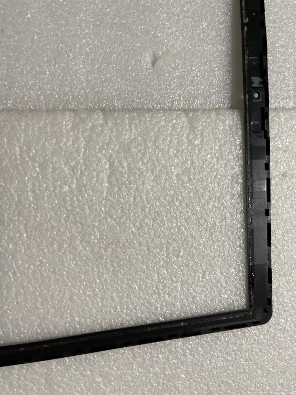GENUINE DELL LATITUDE E5570 LAPTOP LCD FRONT TRIM BEZEL 8VYRG 08VYRG H1 N4