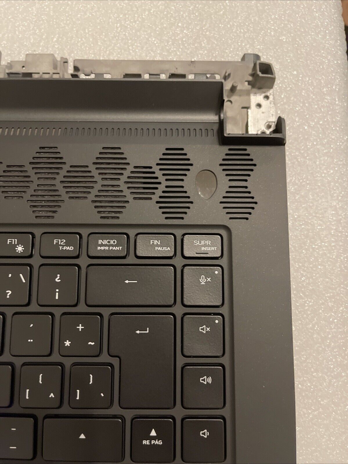 Dell Alienware M15 R7 Spanish Backlit Keyboard Palmrest DGWY5 H9JDP S1 P7