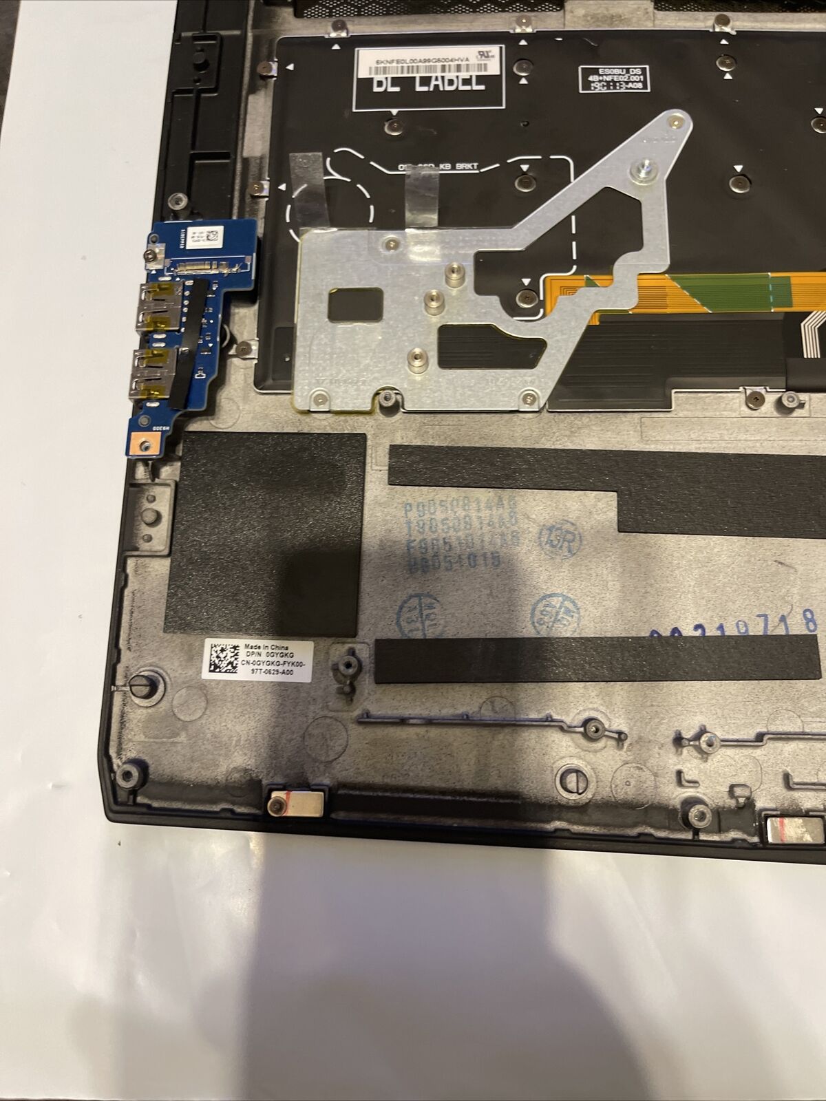 Genuine Dell Alienware M17 Laptop Palmrest Top Cover Assembly GYGKG 0GYGKG P4 T4