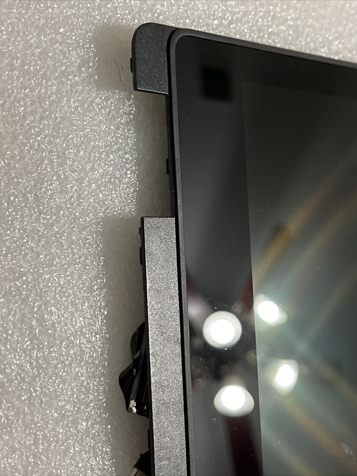 DELL LATITUDE 3310 2-IN-1 13.3 TOUCHSCREEN FHD RN9GF K2 S8 Broken Corner Plastic