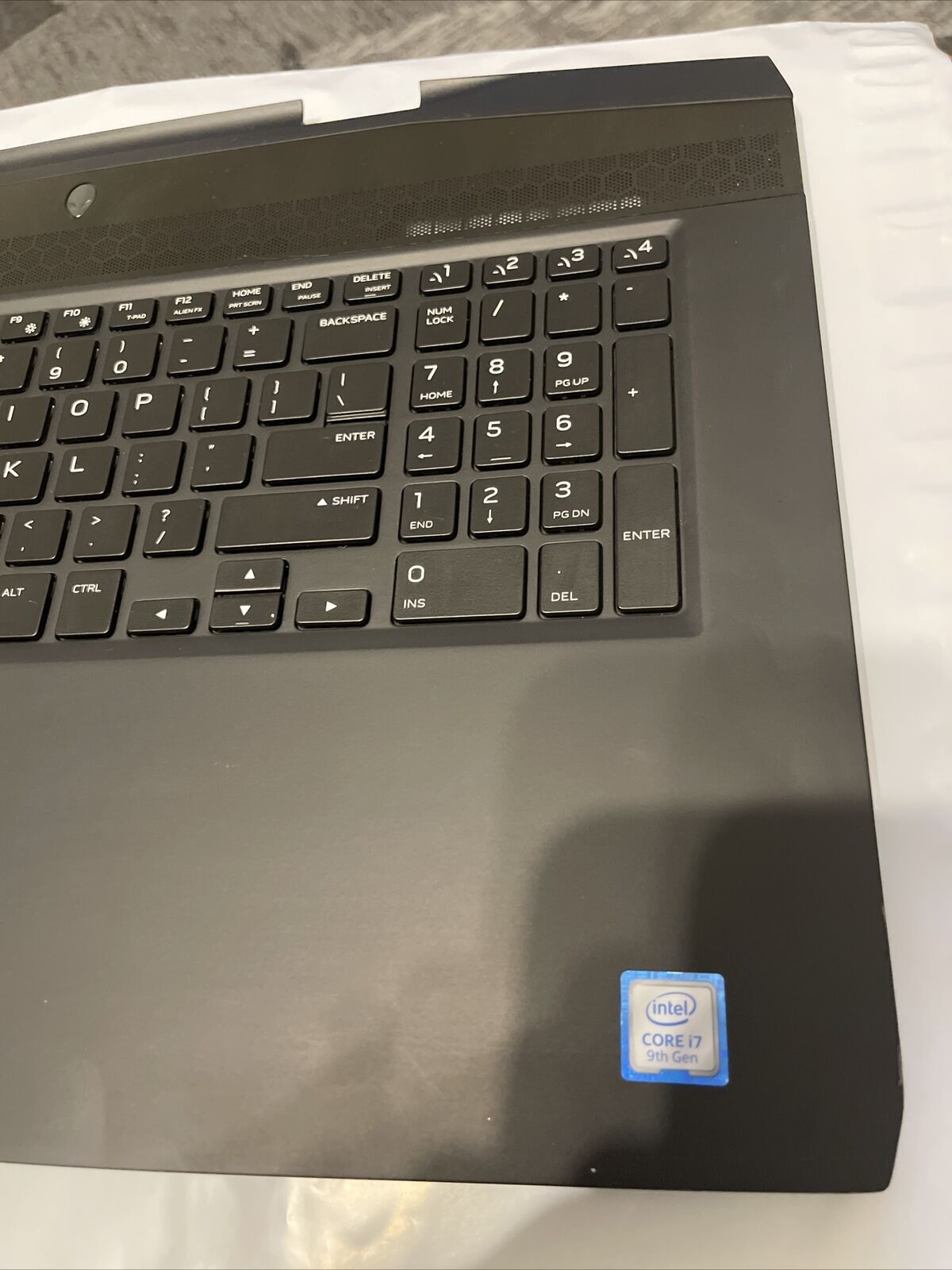 Genuine Dell Alienware M17 Laptop Palmrest Top Cover Assembly GYGKG 0GYGKG P4 T3