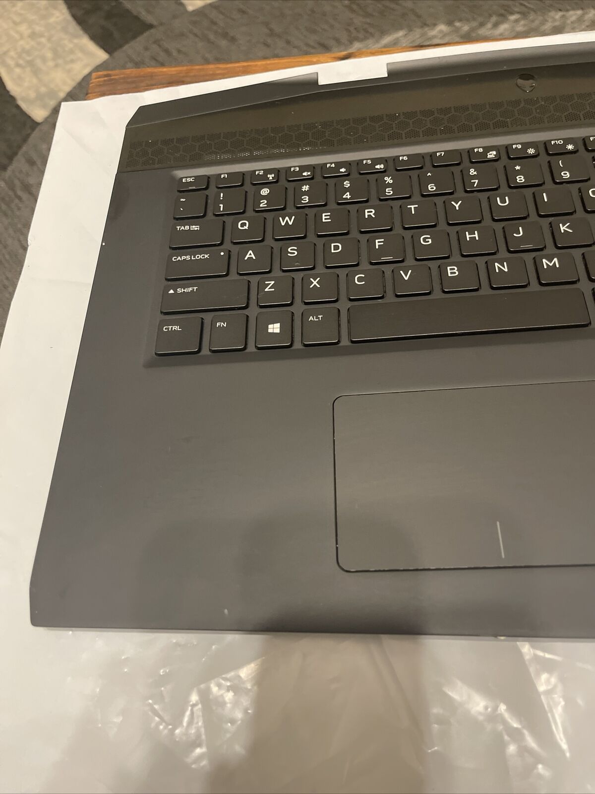 Genuine Dell Alienware M17 Laptop Palmrest Top Cover Assembly GYGKG 0GYGKG P8 T1