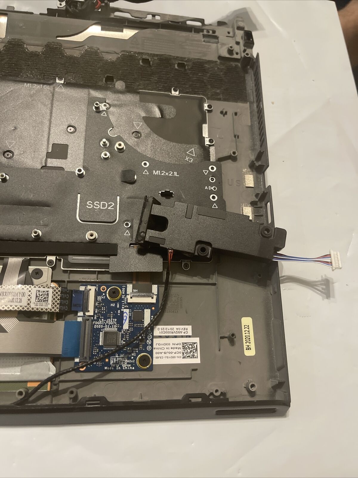 Dell Palmrest Keyboard Alienware15 M15 R3 Speakers/ extras 3DYGJ 03DYGJ P7 T3