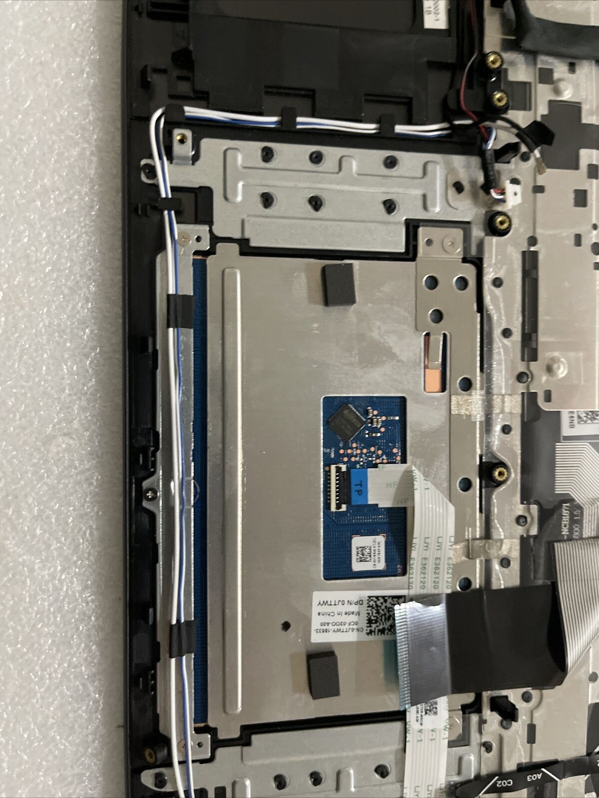 Dell Inspiron 15 7590 Palmrest US/EN BCL Keyboard  SPEAKERS Extras 2KF2N S2 P6