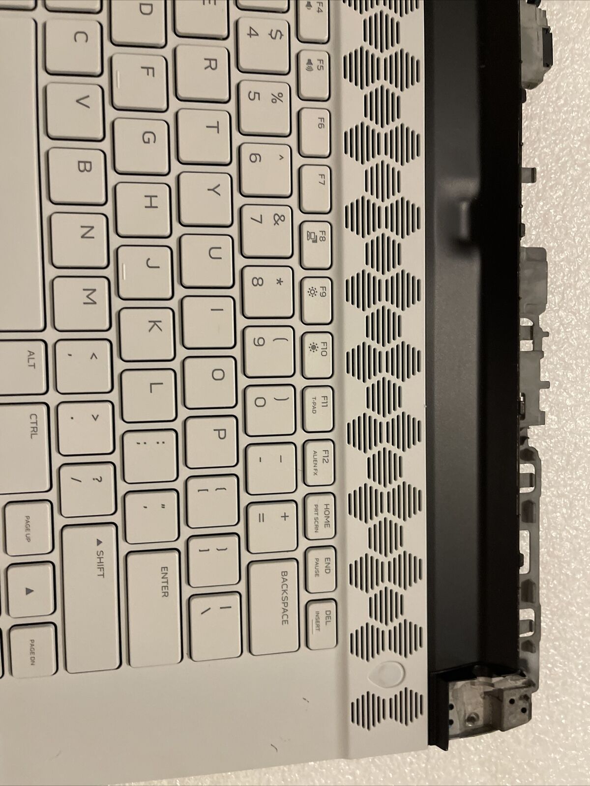 GENUINE Alienware M15 R2 Palmrest Keyboard Speakers / Extras MVM8D 0MVM8D H2 H2