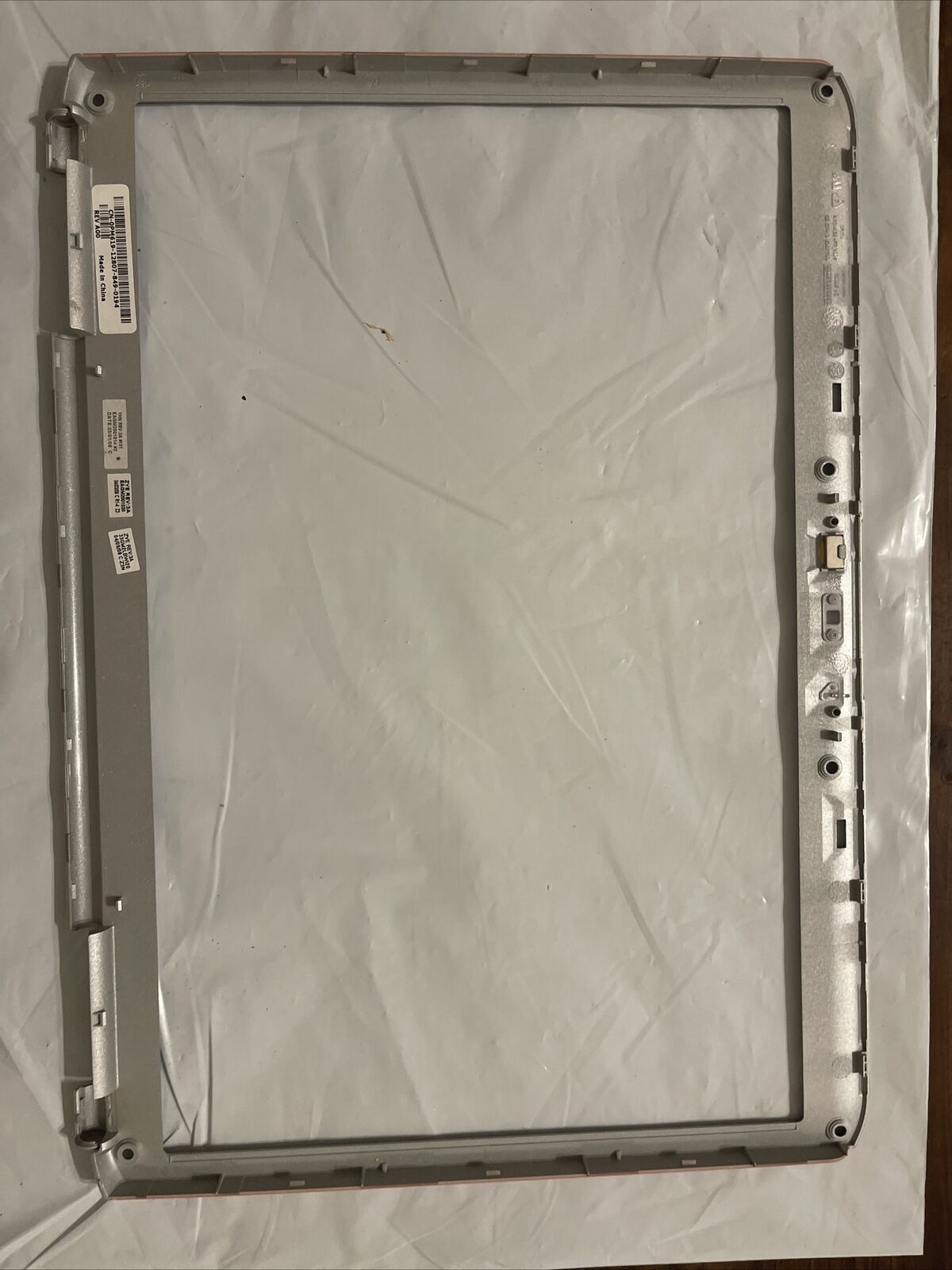 New Genuine Dell Inspiron 1720 1721 LCD Screen Front Trim Bezel PM619 0PM619