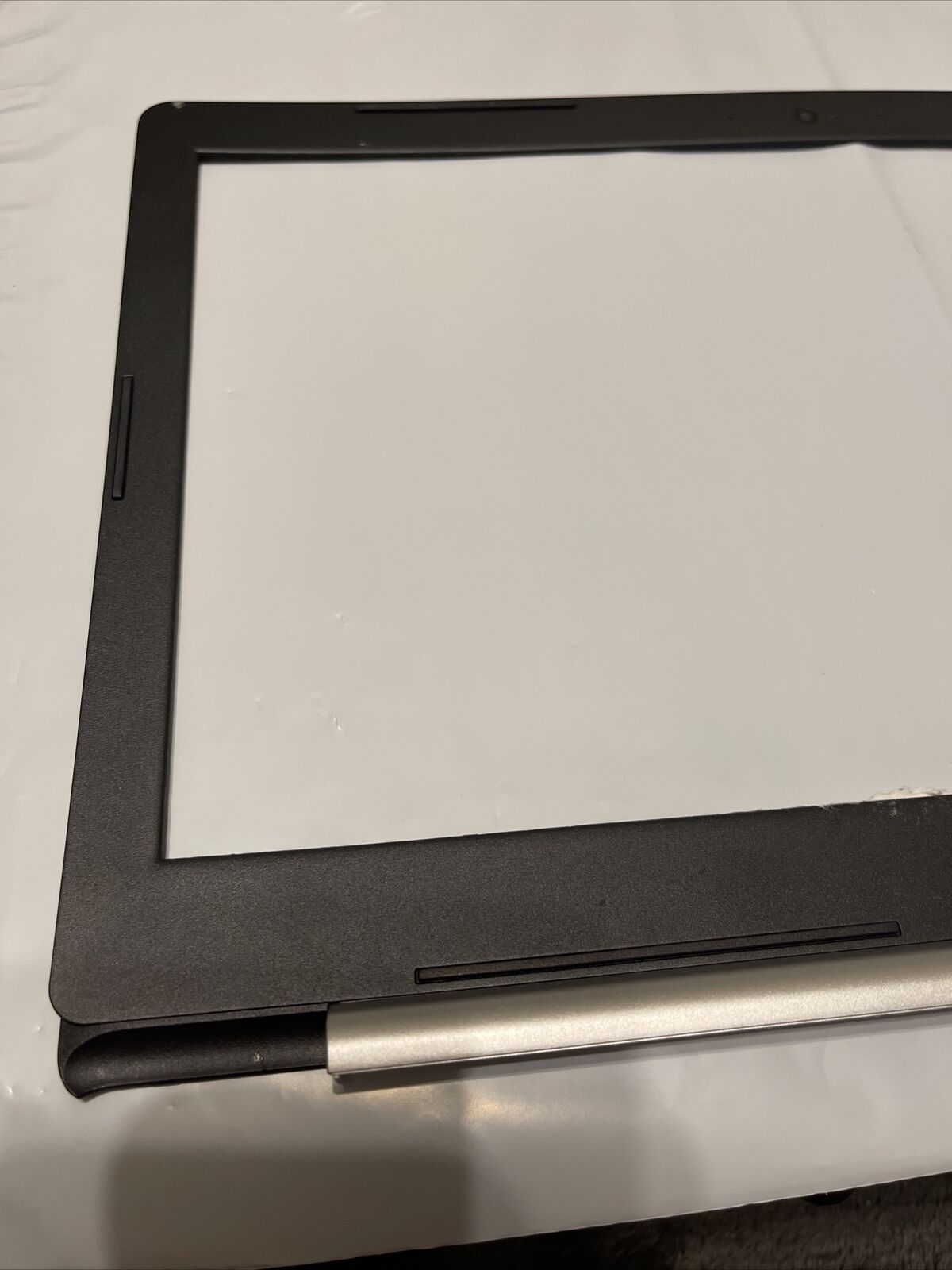 Genuine Dell Inspiron 15 5570 Laptop LCD Front Bezel Webcam Port GPY6Y 0GPY6Y N4
