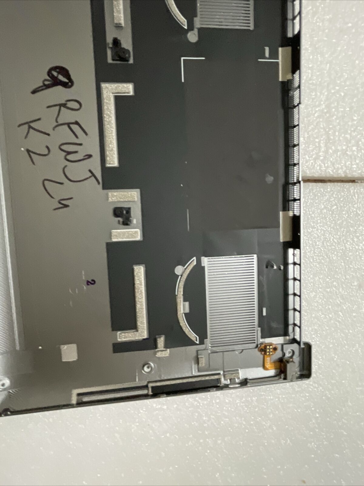 GENUINE DELL PRECISION 5560 BOTTOM COVER WITH AUDIO PORT Silver 9RFWJ 9RFWJ K2C4