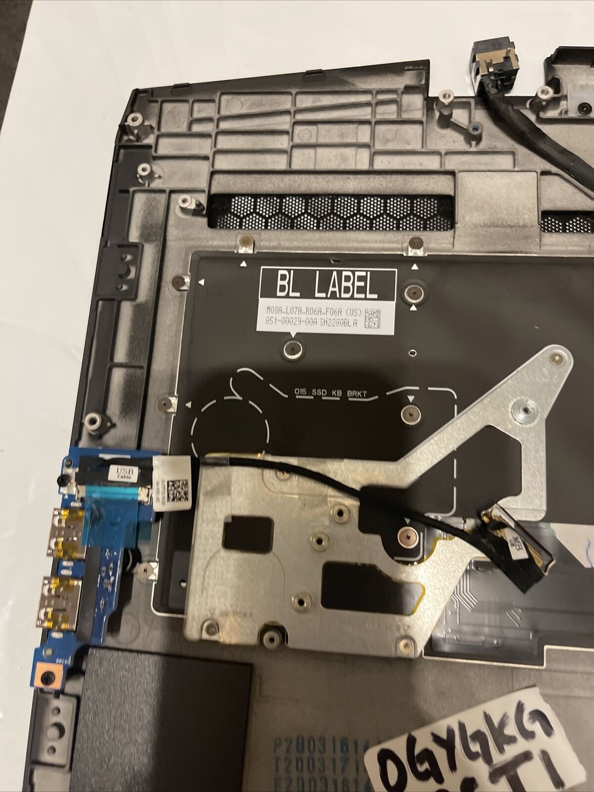 Genuine Dell Alienware M17 Laptop Palmrest Top Cover Assembly GYGKG 0GYGKG P8 T1